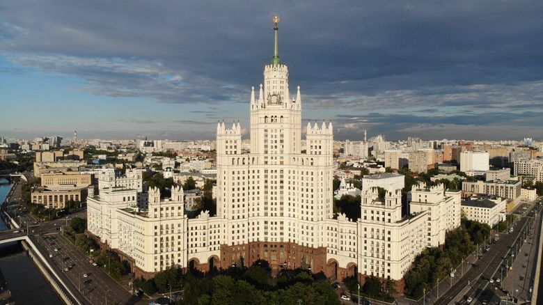 Какие нормативы регулируют проектирование премиального жилья в Москве?